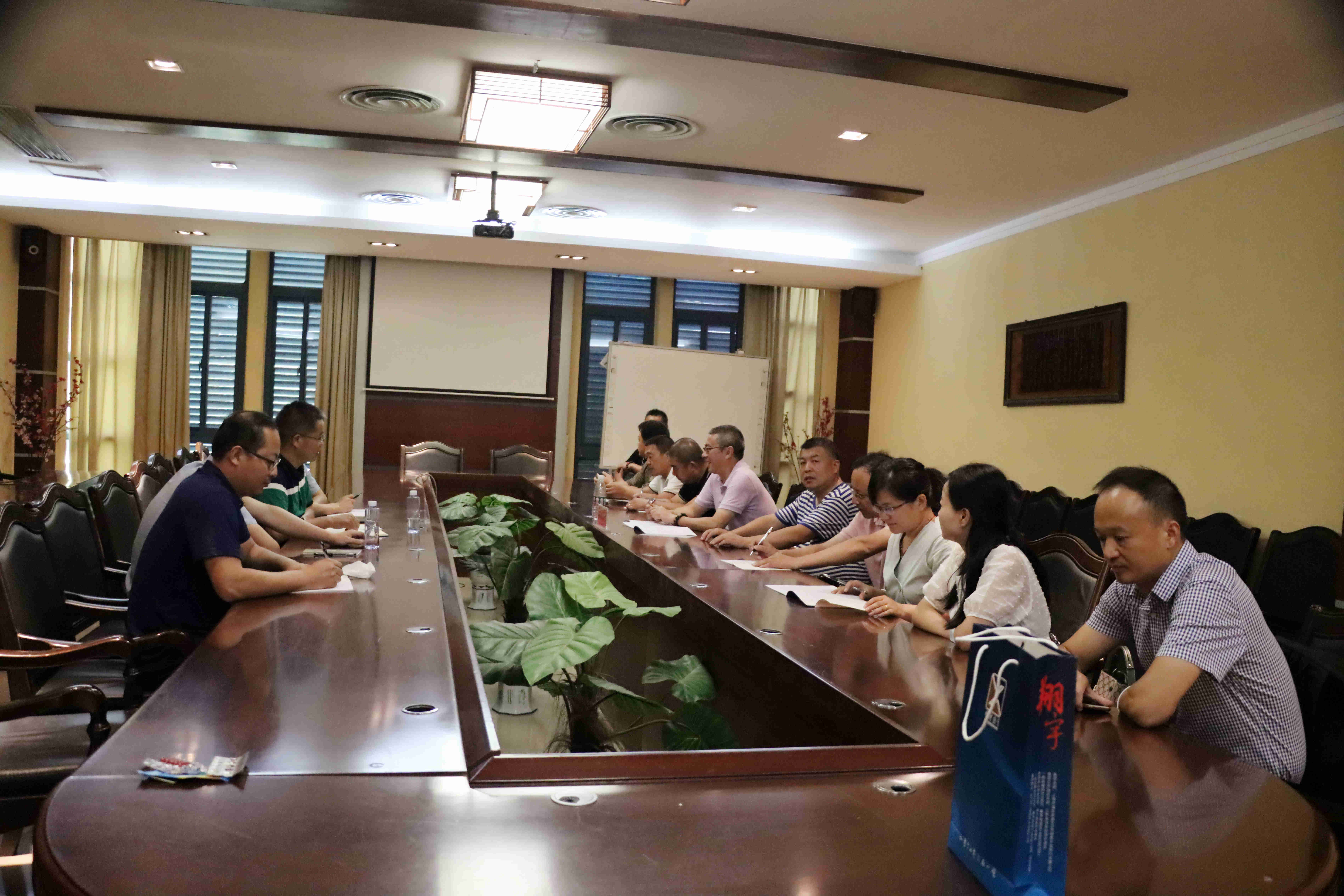 沙市第四中学教师团队来监利中学参观交流