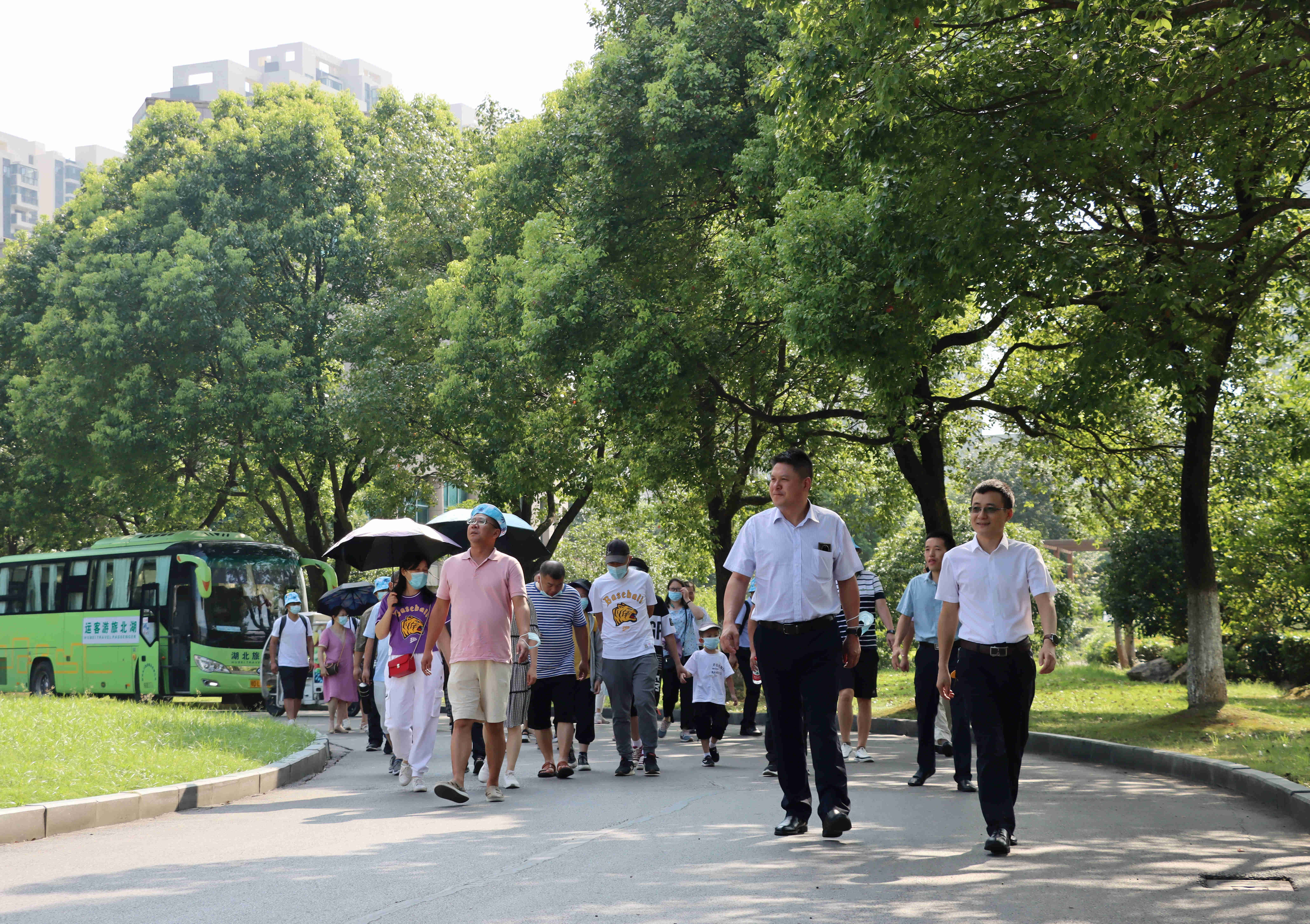 沙市第四中学教师团队来监利中学参观交流