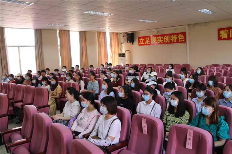 欢迎你 新教师——我校举行新入职教师见面及培训会