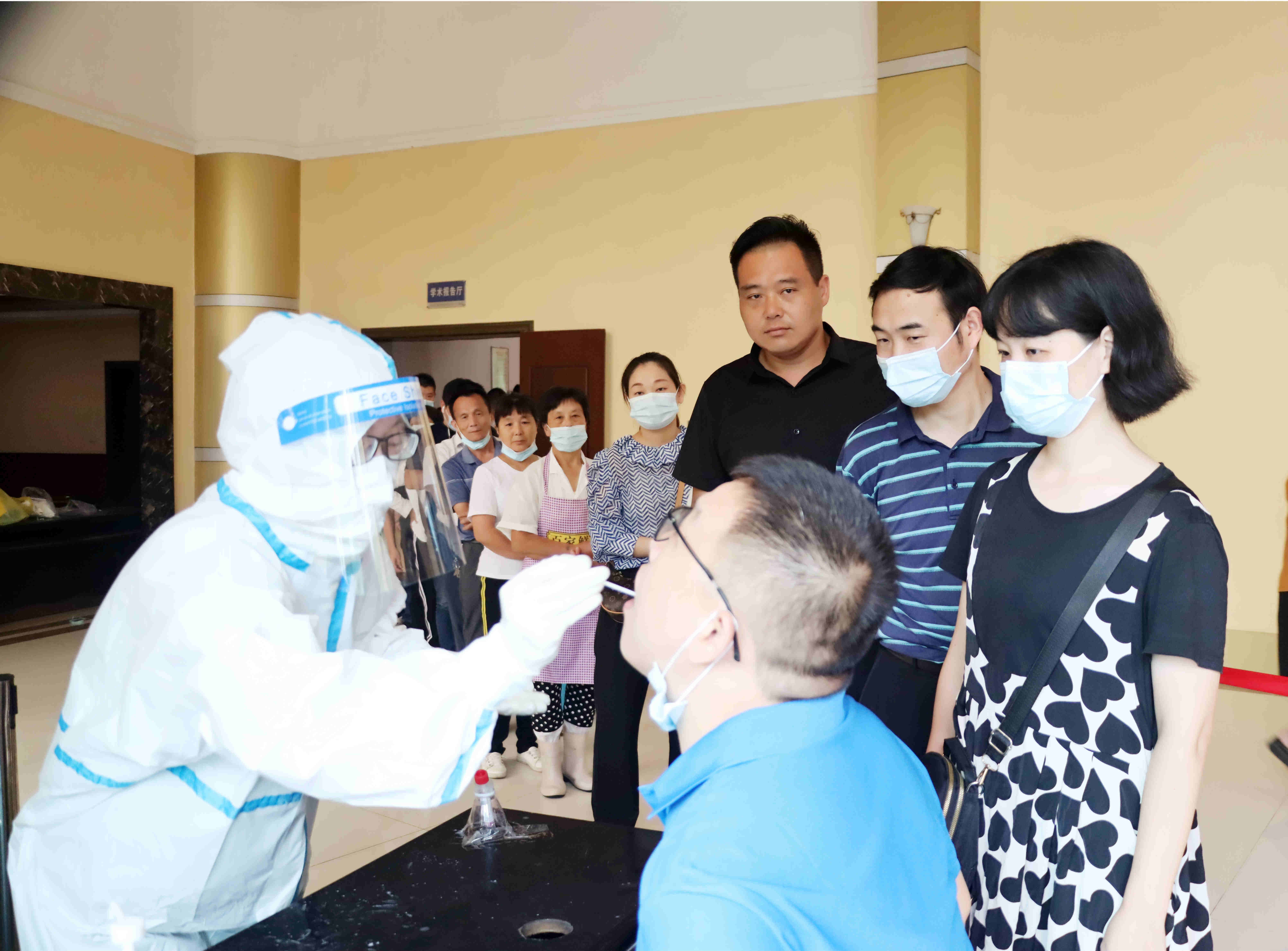 监利中学全员核酸检测迎开学