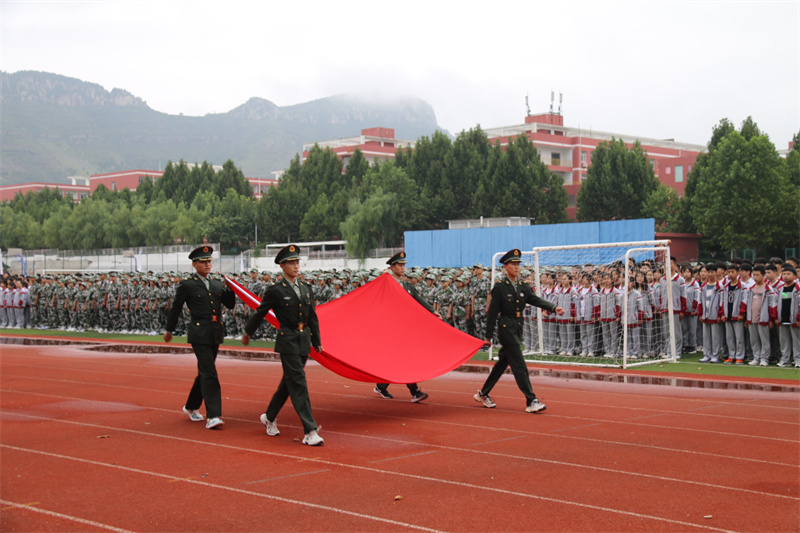 图片[1]-青春如火 战狼似我――枣庄十八中军训开营-爱山亭网