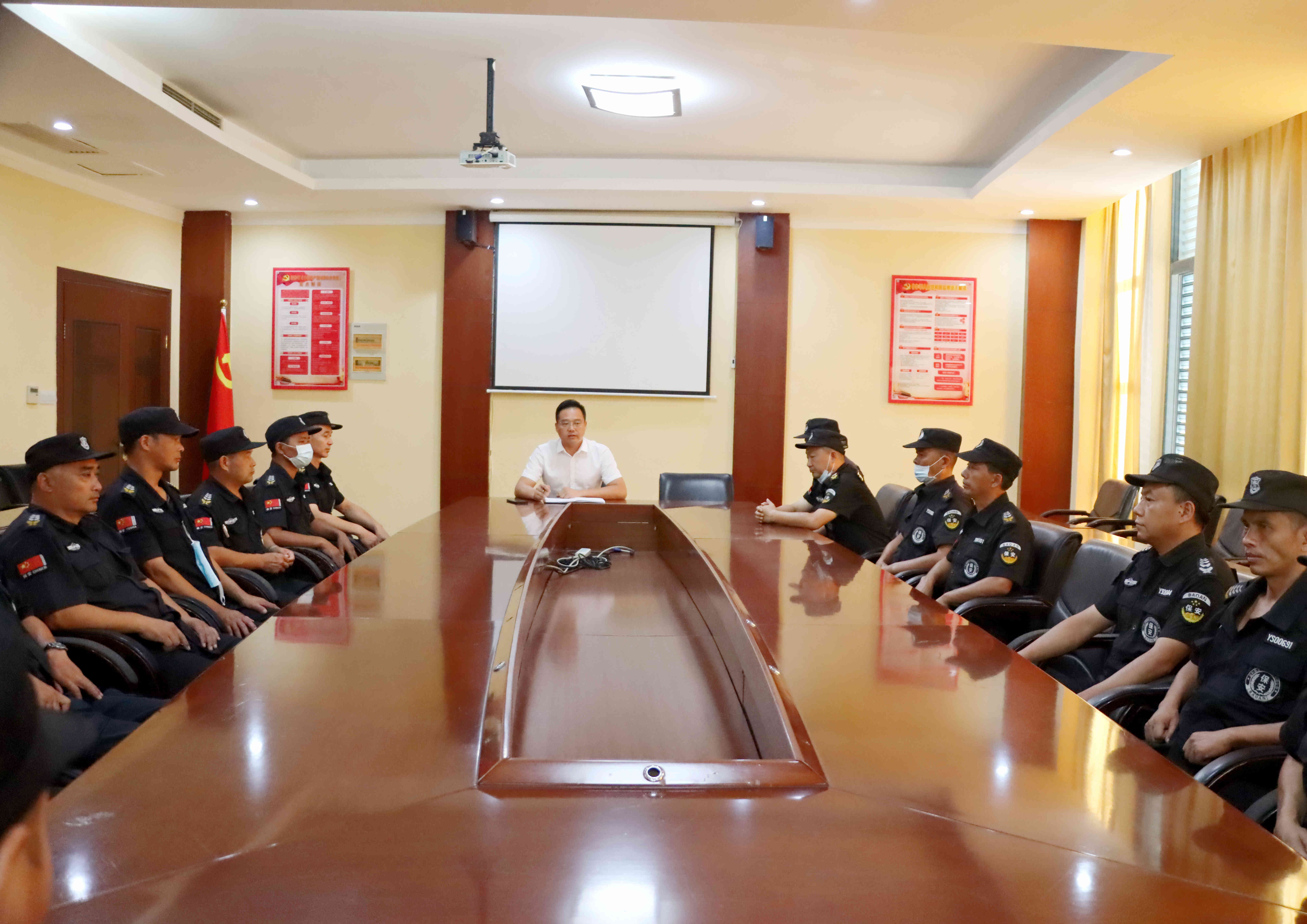 监利中学召开安全工作会议及开展消防应急演练