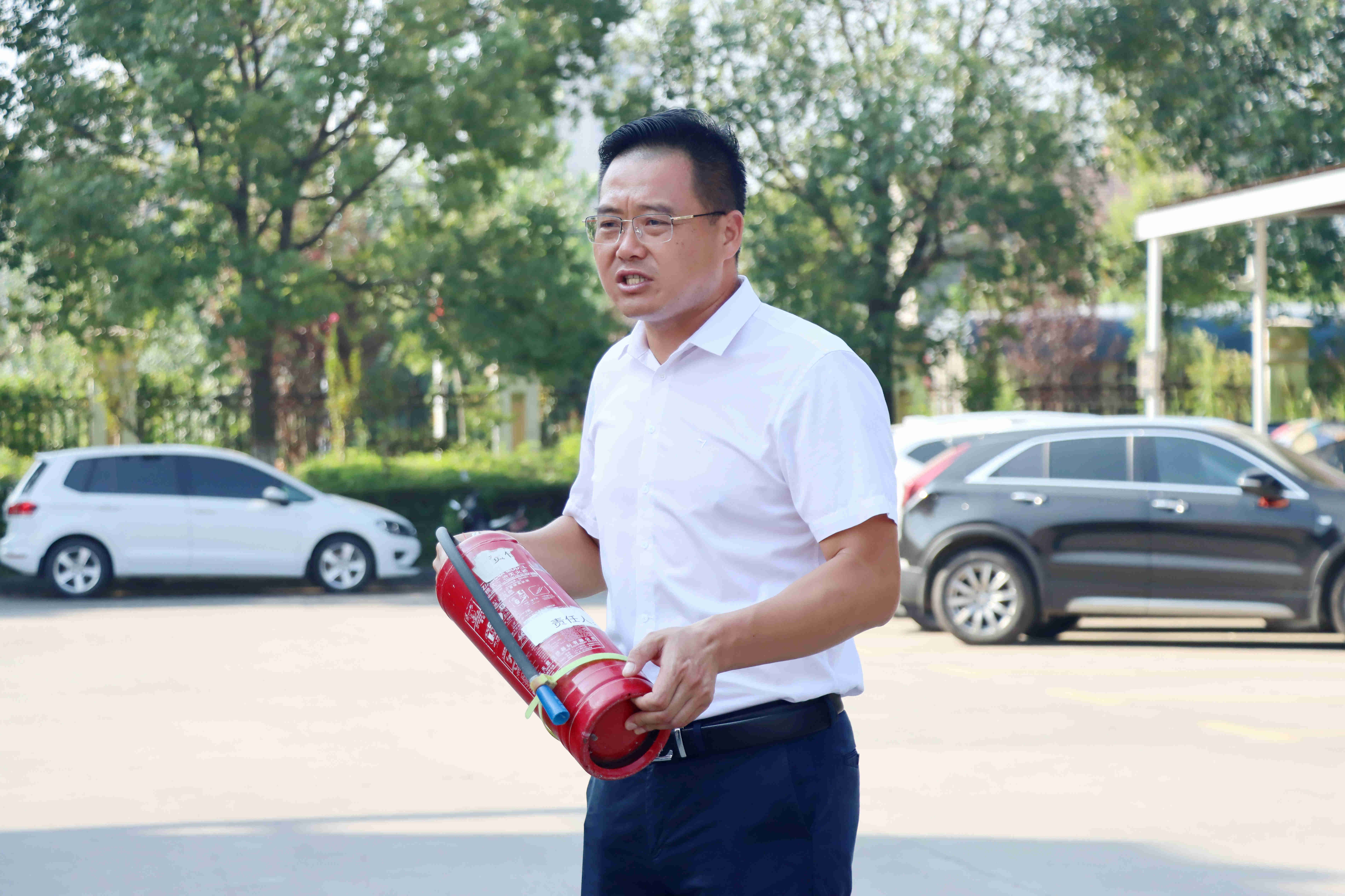 监利中学召开安全工作会议及开展消防应急演练