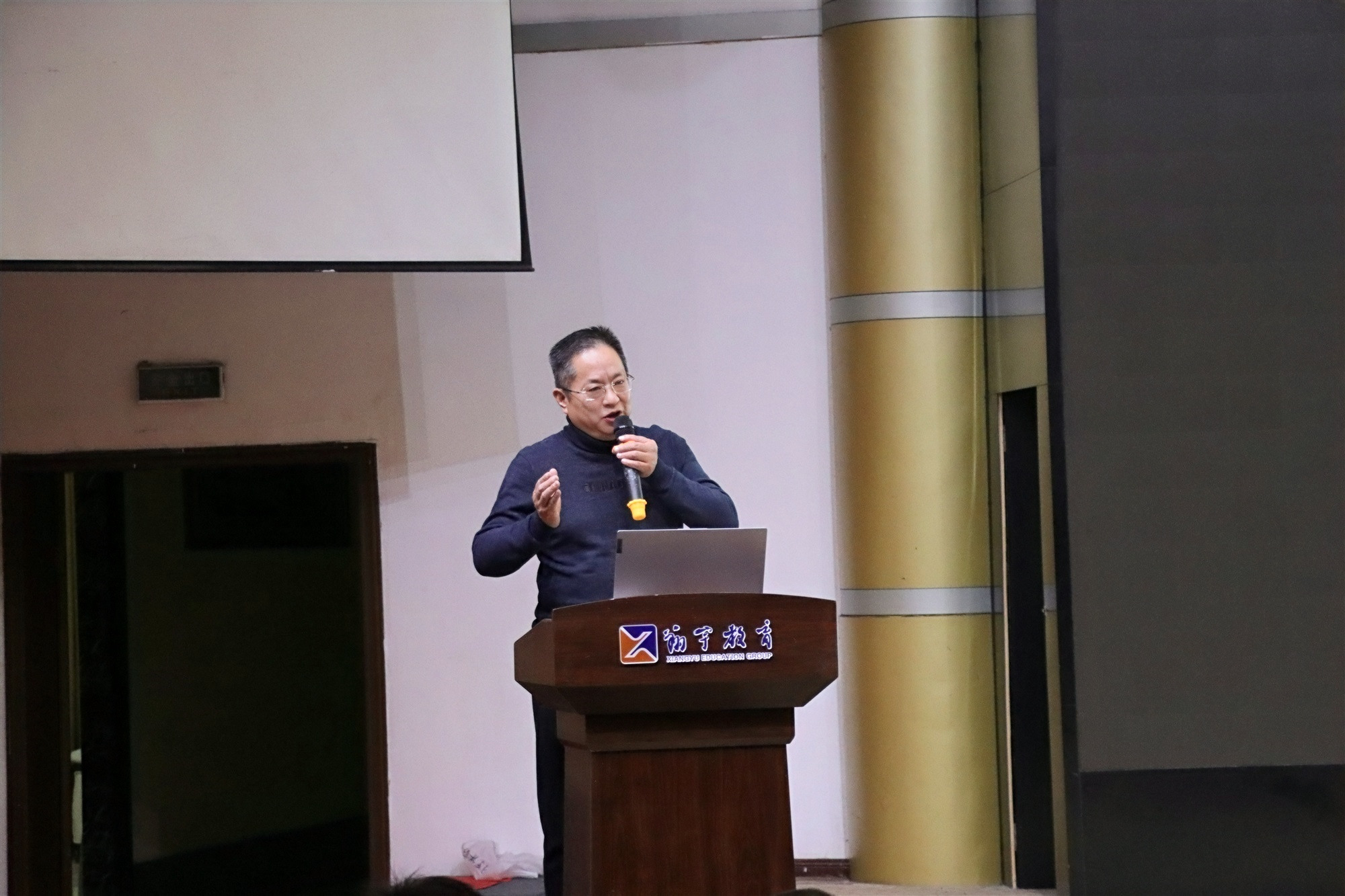 监利中学举行高一年级期中表彰暨语文主题学习动员会