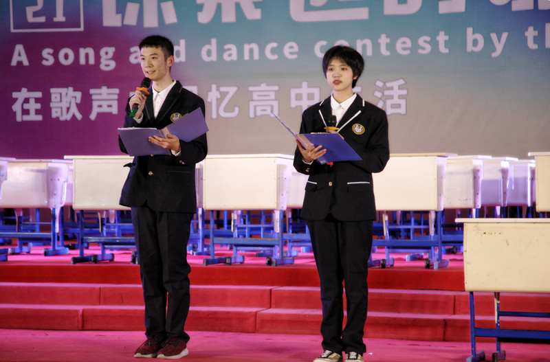 温州翔宇中学举行高二年级课桌边的歌舞大赛