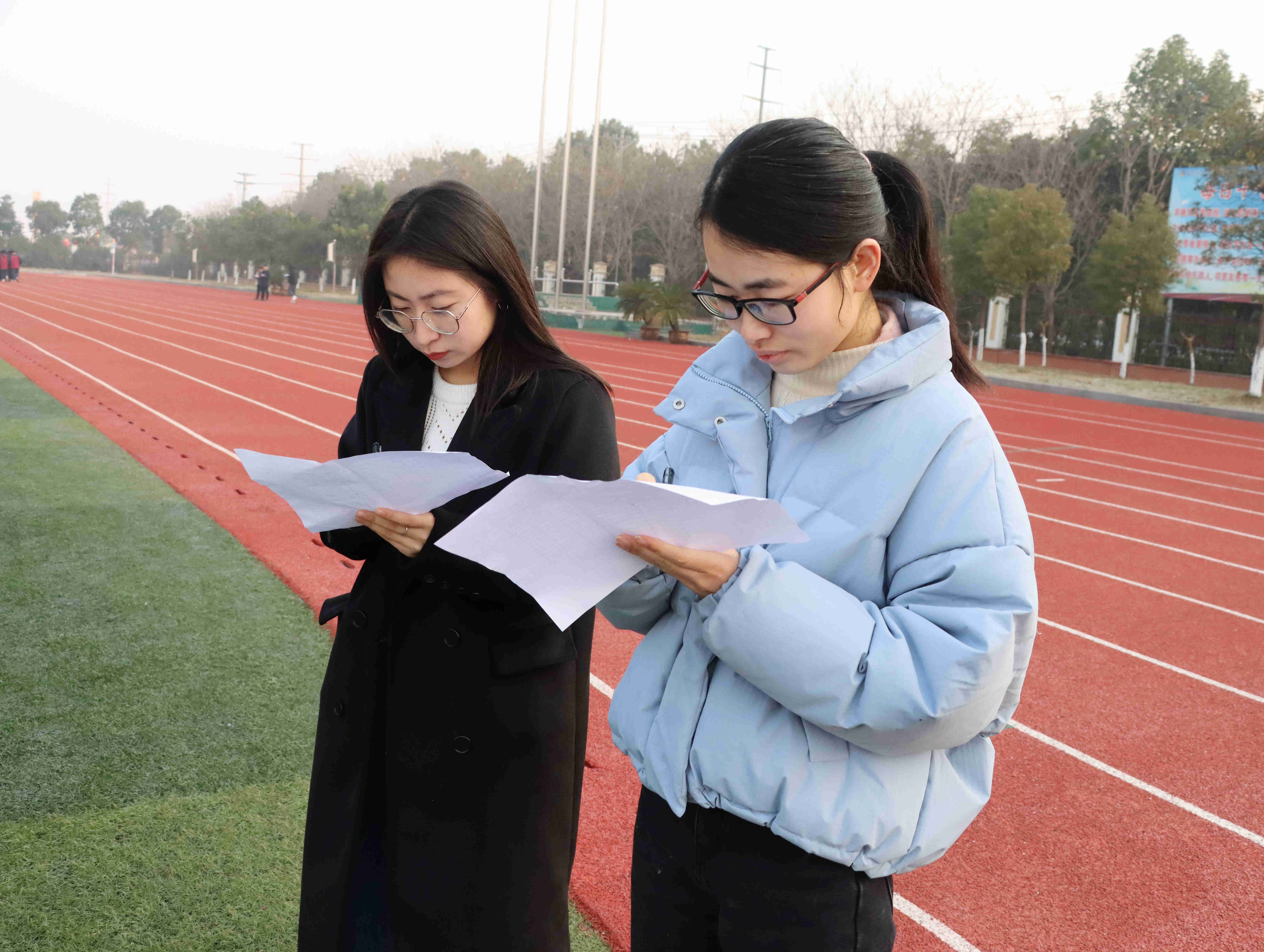监利中学:迎元旦,跑操赛场展英姿