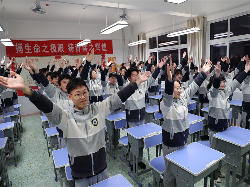 枣庄十八中:疫情防控常态化,室内操练起来