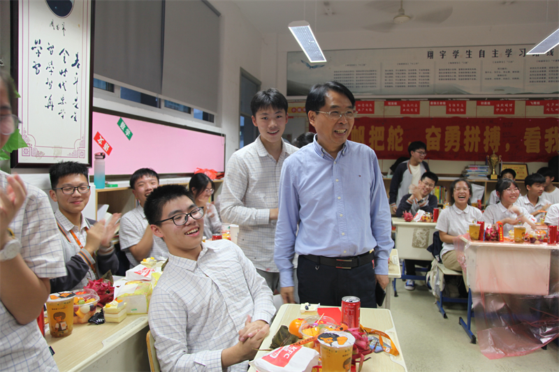 卢志文、高立顺看望慰问翔宇初三学子