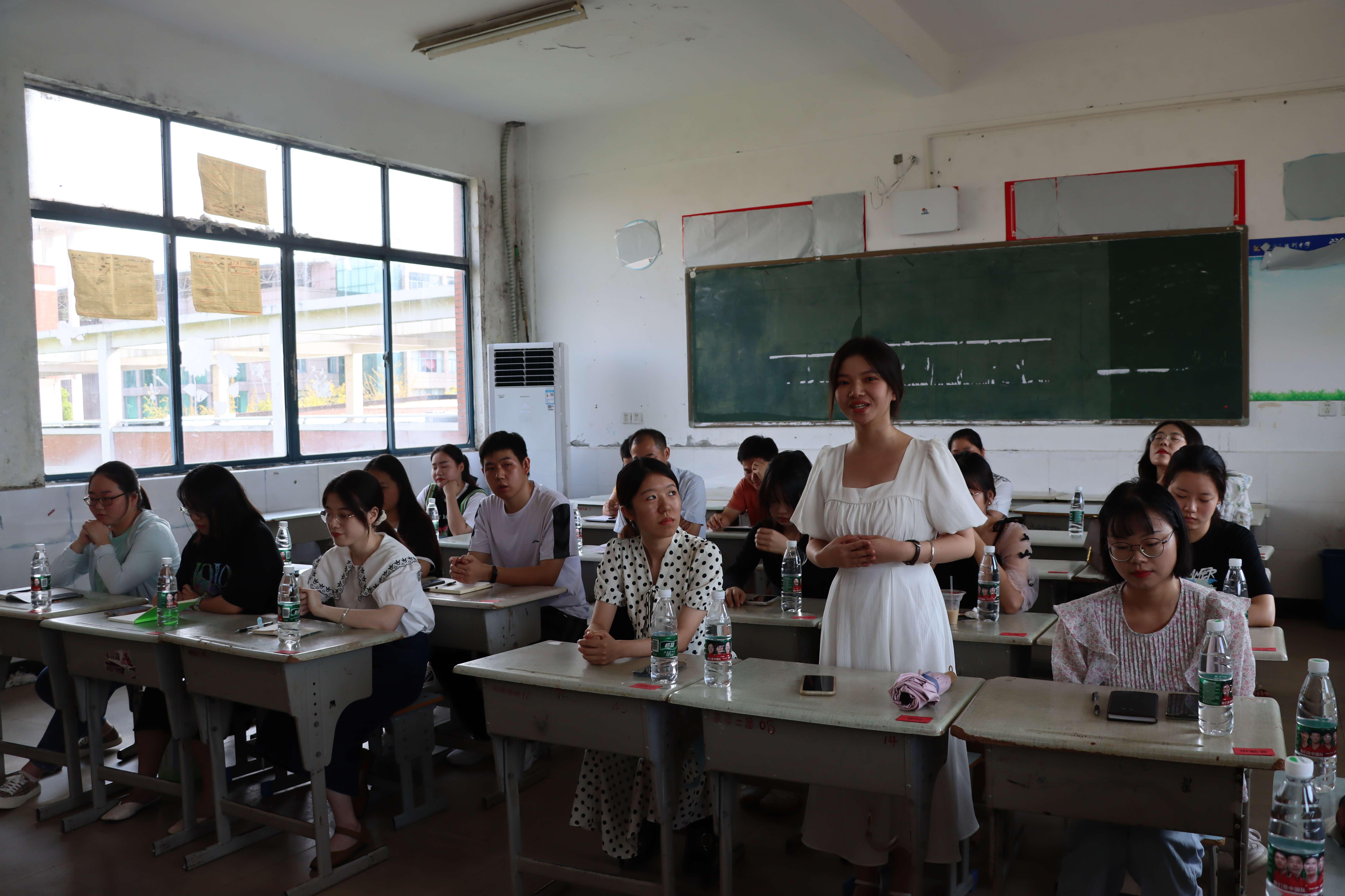 监利中学召开新教师入职培训会