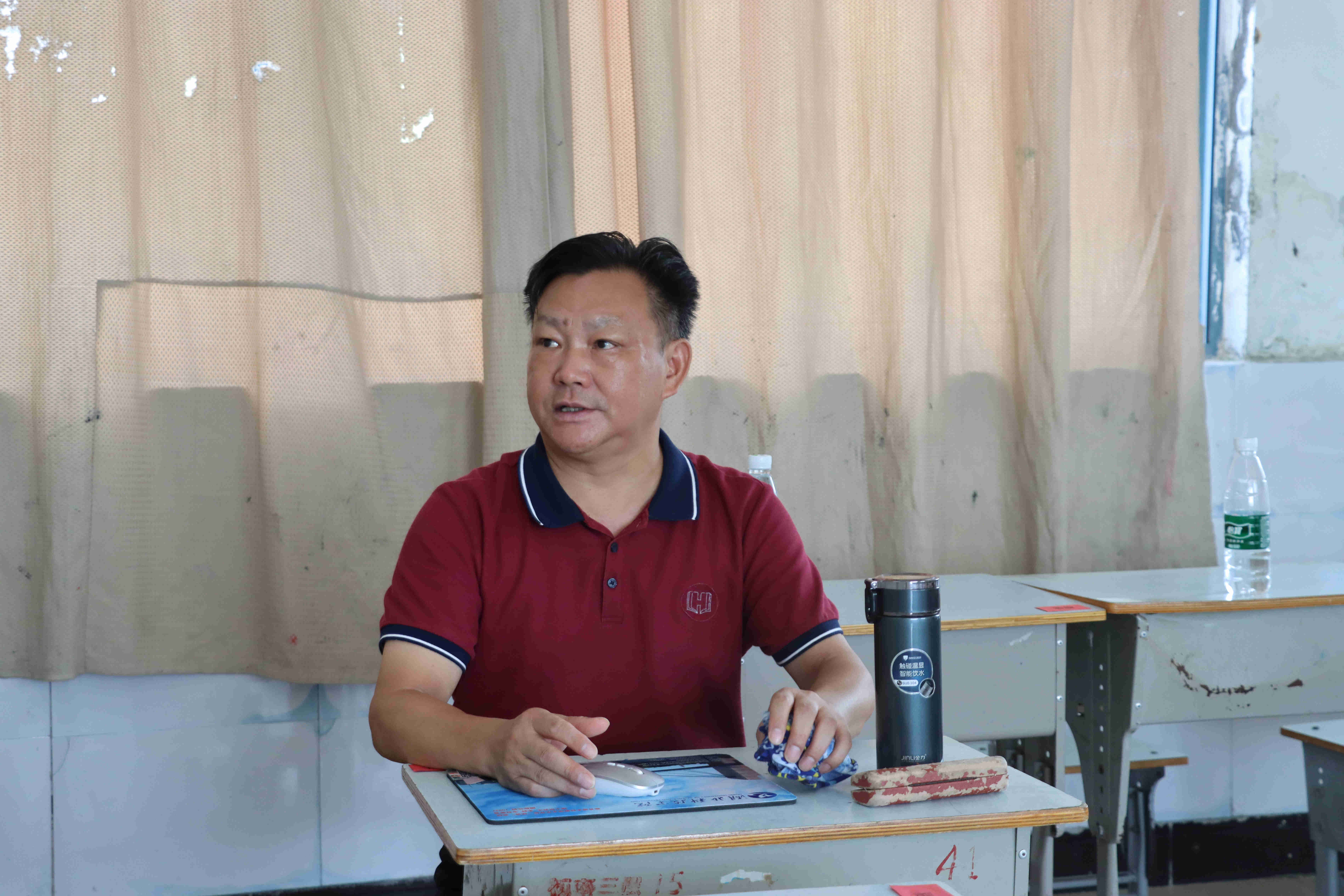 监利中学召开新教师入职培训会