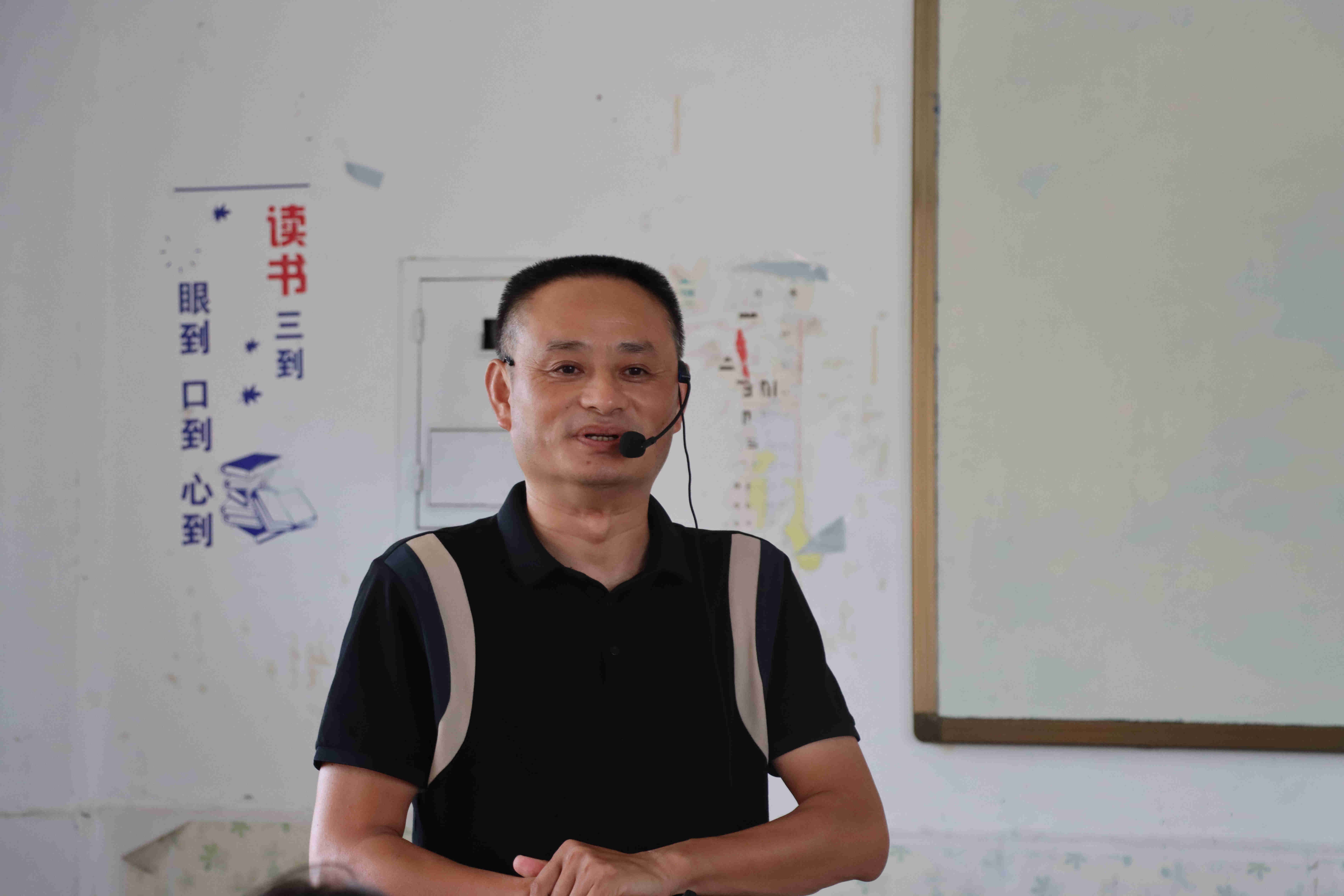 监利中学召开新教师入职培训会