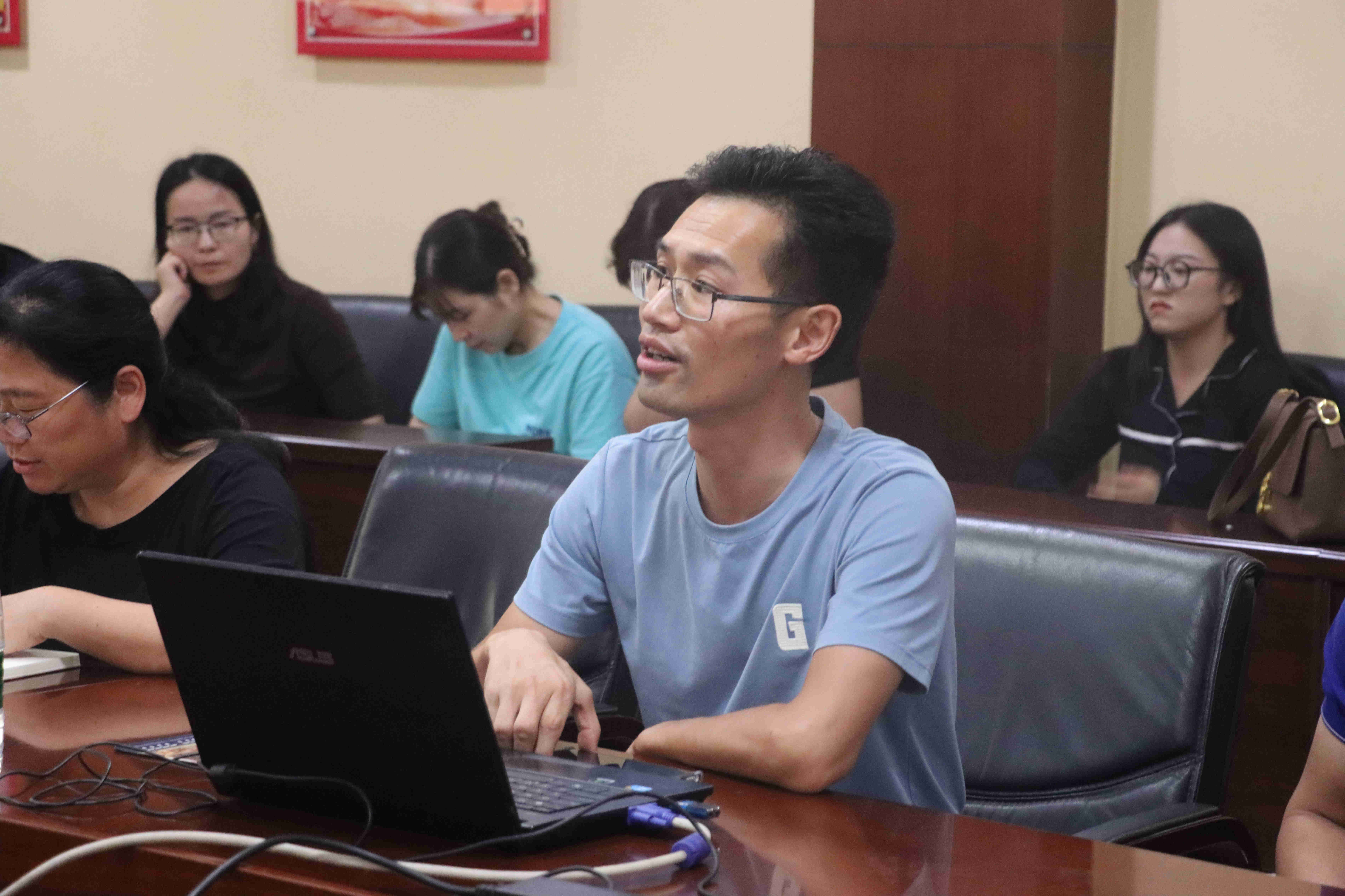 踏石留印 抓铁有痕