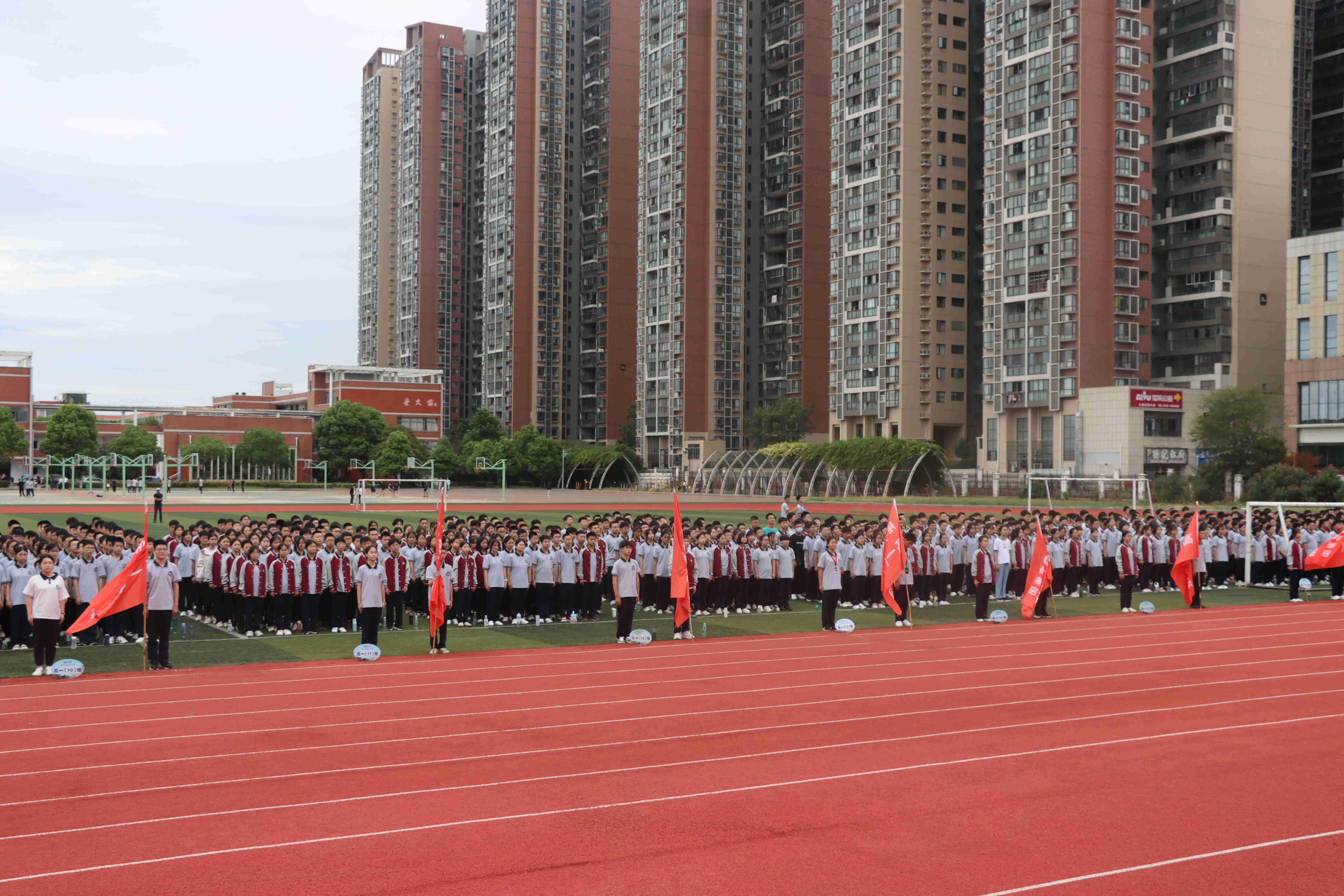 步履铿锵 斗志昂扬——监利中学2022级新生入校教育成果剪影