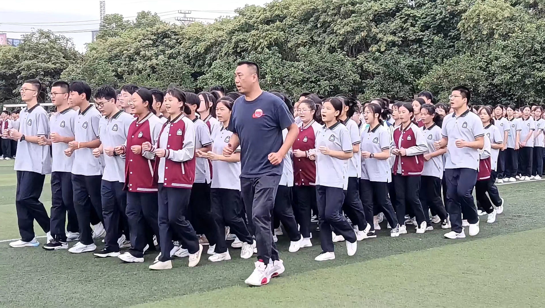步履铿锵 斗志昂扬——监利中学2022级新生入校教育成果剪影