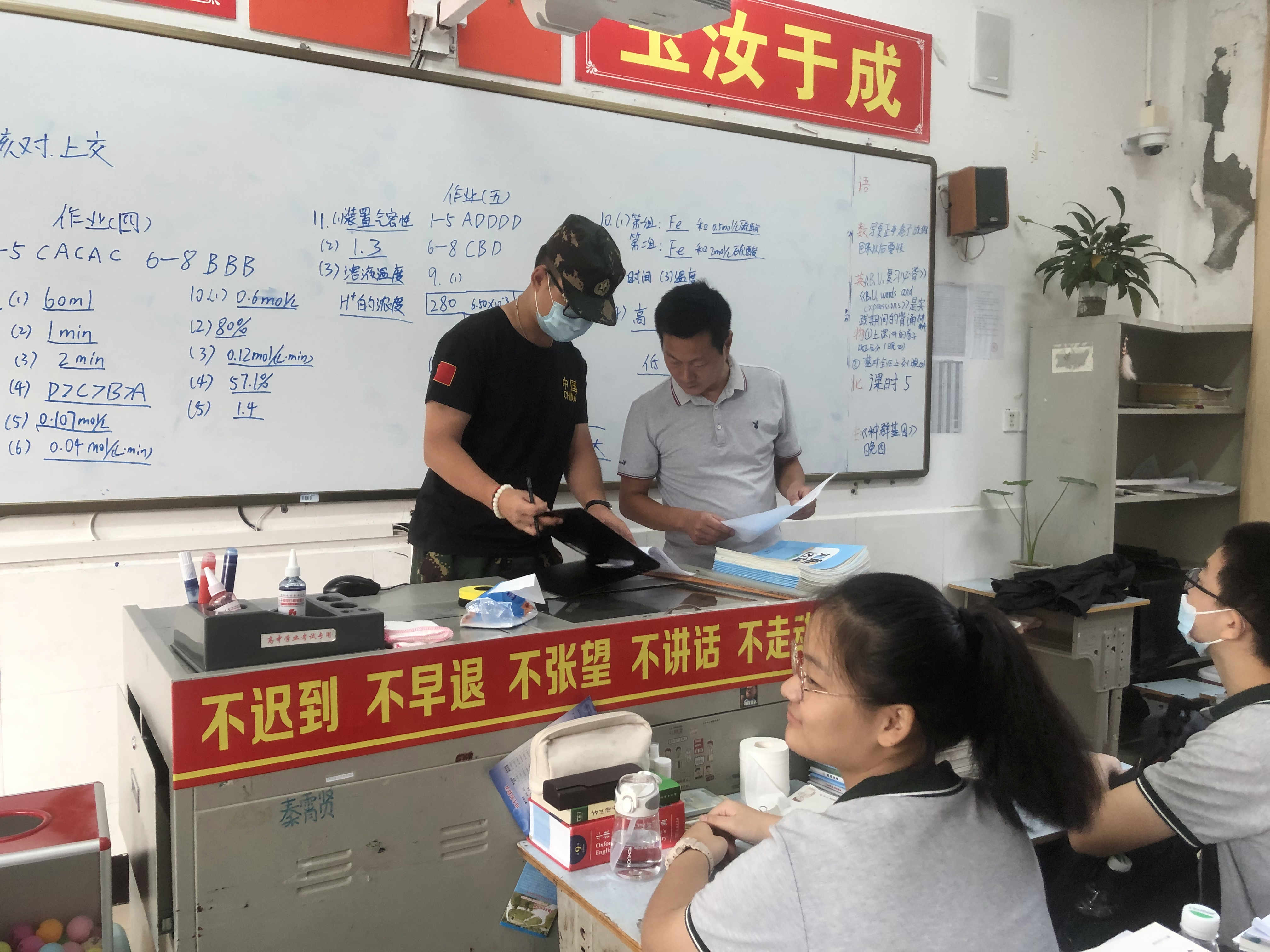 监利中学高二年级开启校外教育活动