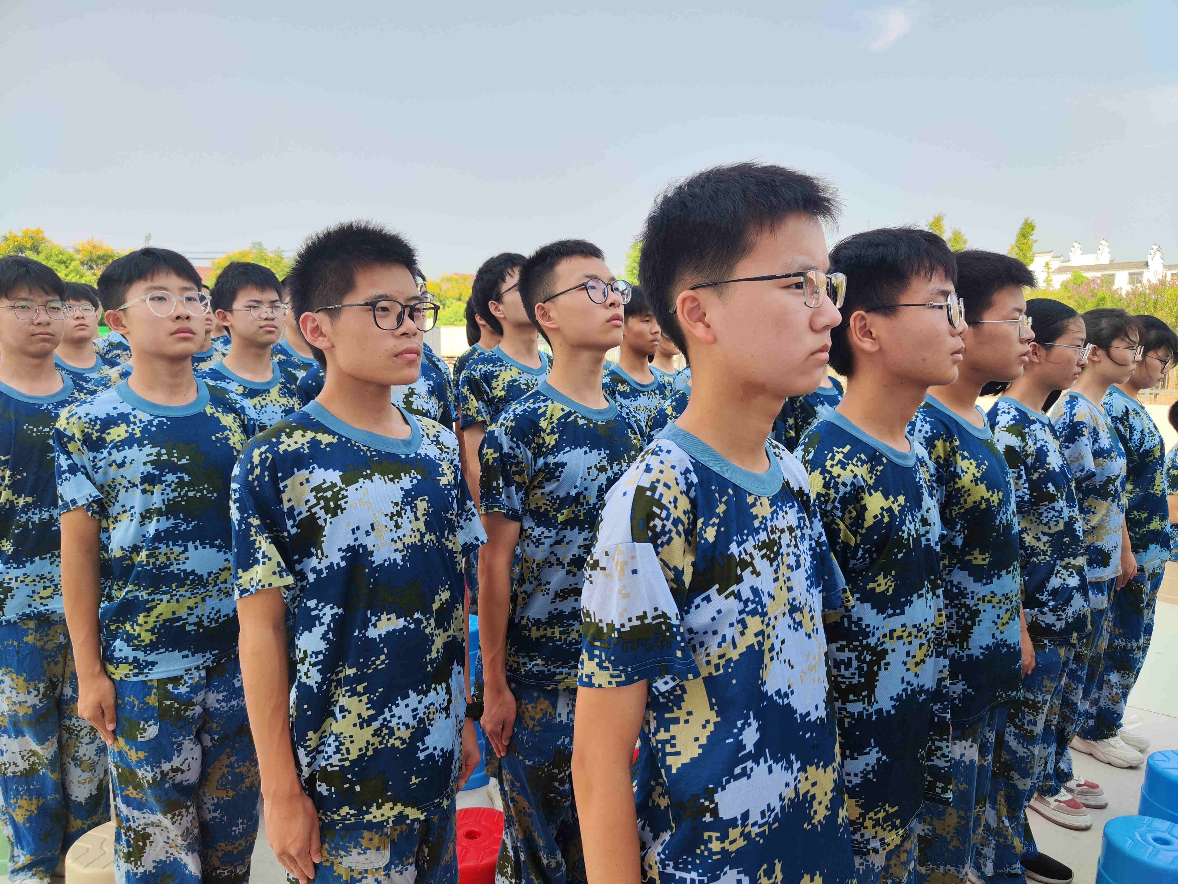 监利中学高二年级开启校外教育活动