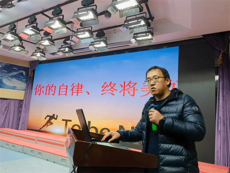 辉光日新臻佳境,刚健笃实绘前程