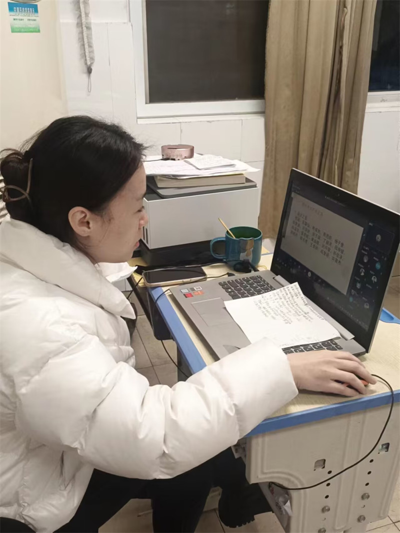 巧搭平台促沟通,凝心聚力助成长