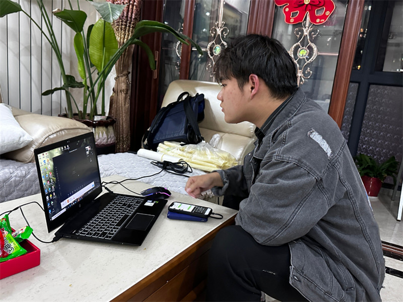 巧搭平台促沟通,凝心聚力助成长