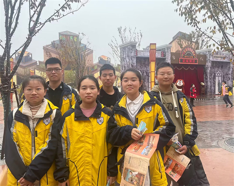 东方欲晓燃青春,履践致远新征程