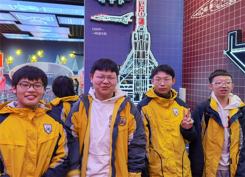 东方欲晓燃青春,履践致远新征程