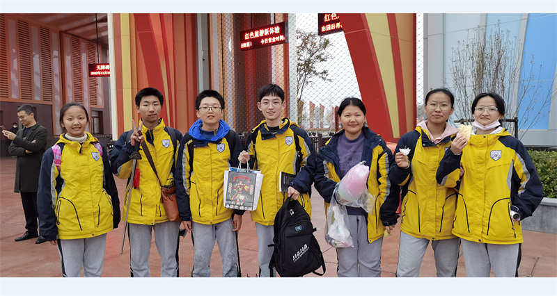 东方欲晓燃青春,履践致远新征程