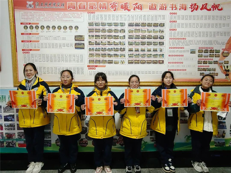 为演出颁奖,为勇气点赞,为才华喝彩