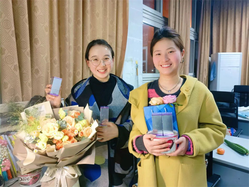 春风如约至 巾帼绽芳华