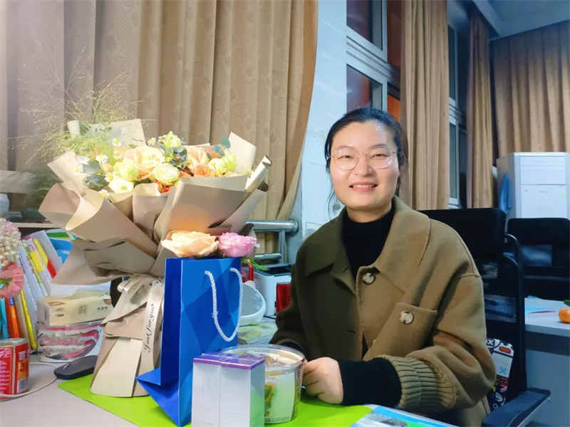 春风如约至 巾帼绽芳华