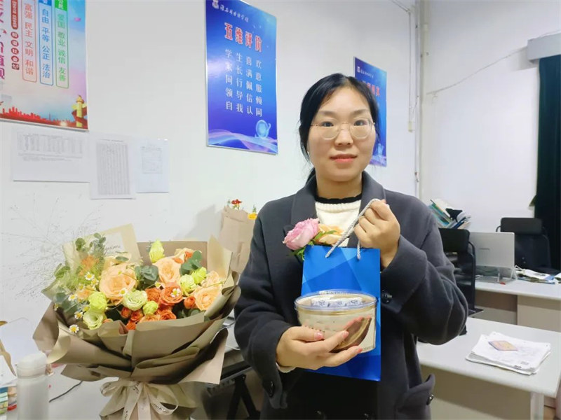 春风如约至 巾帼绽芳华