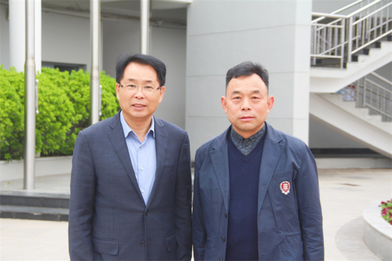 河南华夏外国语高级中学考察团走进淮外观摩交流