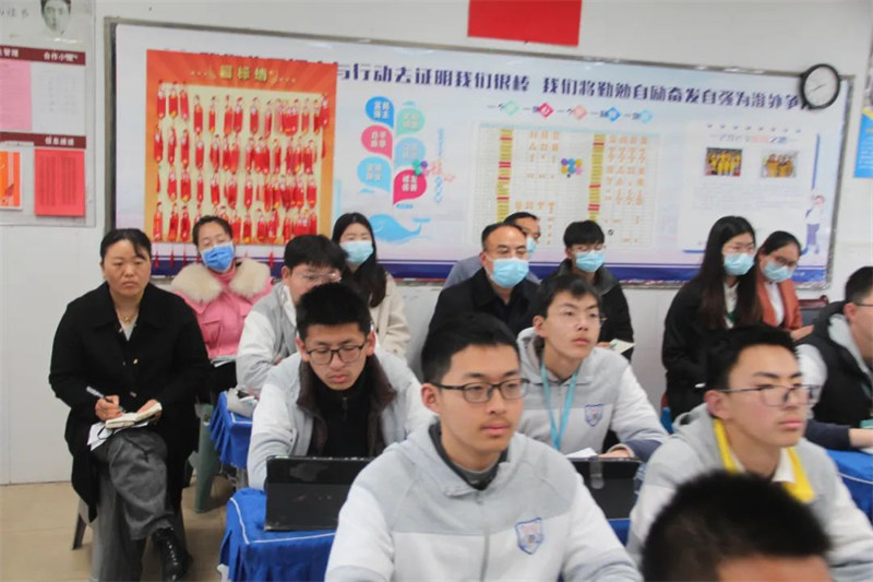 河南华夏外国语高级中学考察团走进淮外观摩交流