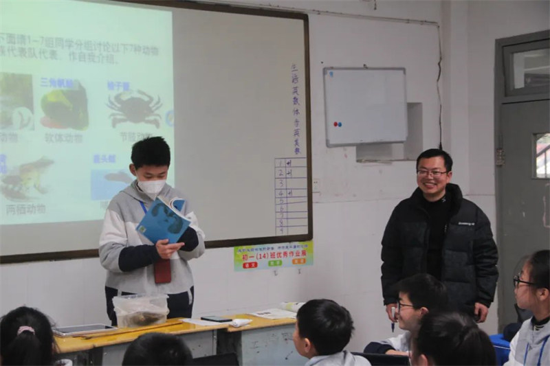 河南华夏外国语高级中学考察团走进淮外观摩交流
