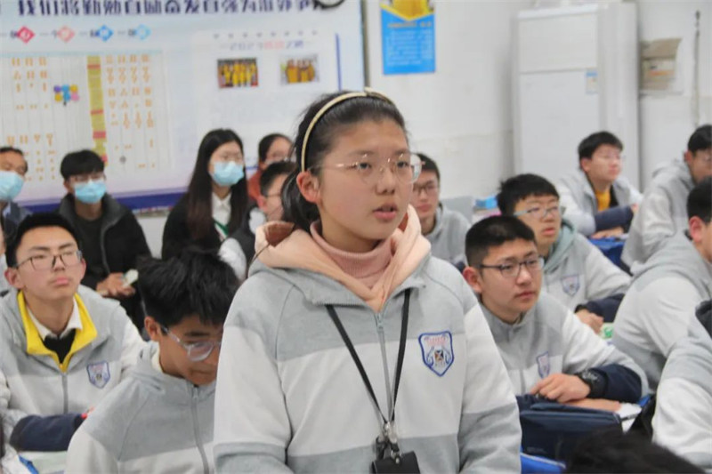 河南华夏外国语高级中学考察团走进淮外观摩交流