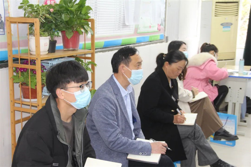 河南华夏外国语高级中学考察团走进淮外观摩交流