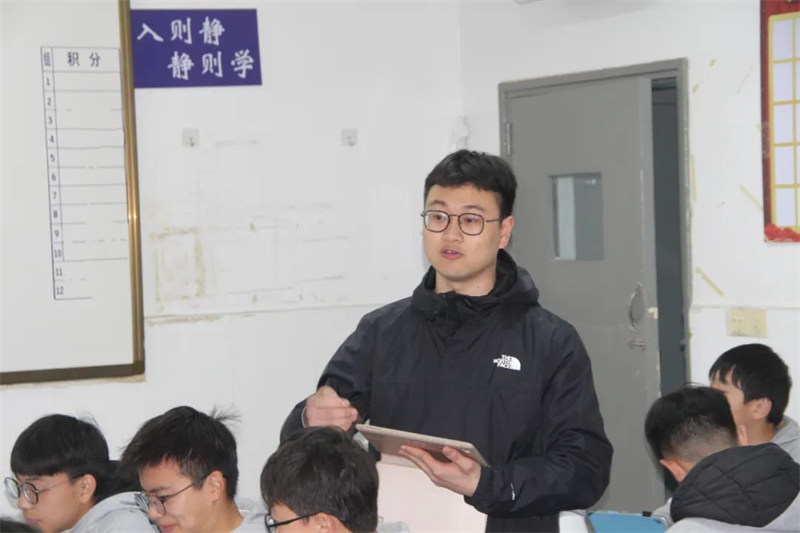 河南华夏外国语高级中学考察团走进淮外观摩交流