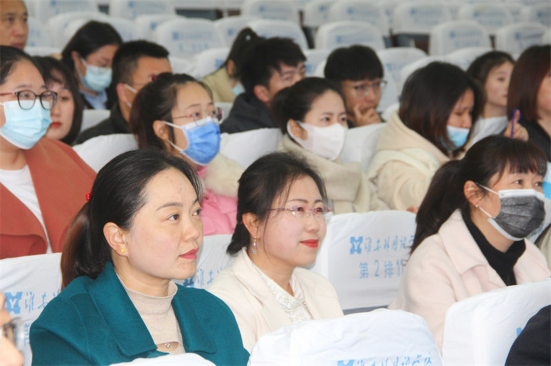 河南华夏外国语高级中学考察团走进淮外观摩交流