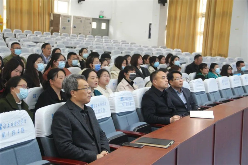 河南华夏外国语高级中学考察团走进淮外观摩交流