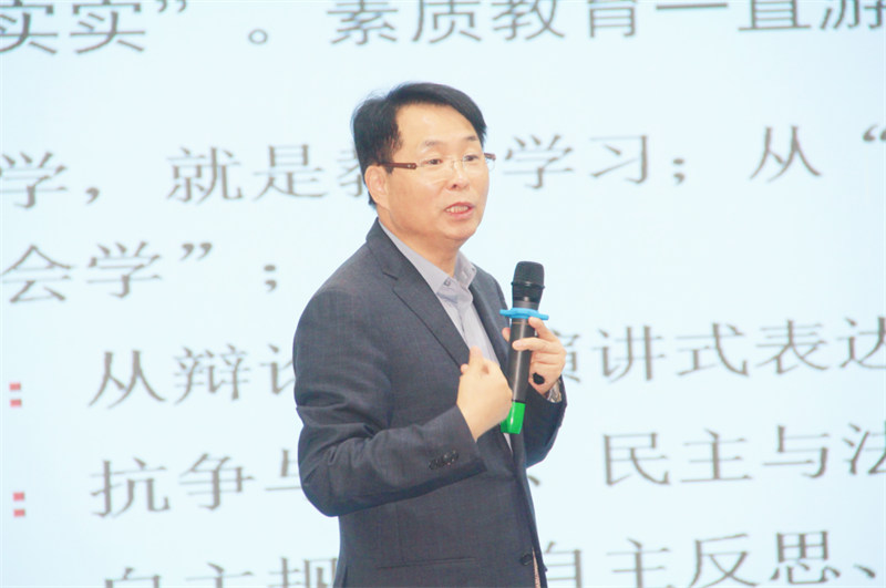 河南华夏外国语高级中学考察团走进淮外观摩交流