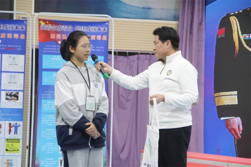 中国禁毒爱心形象大使戴文军走进淮外开展禁毒宣传教育活动