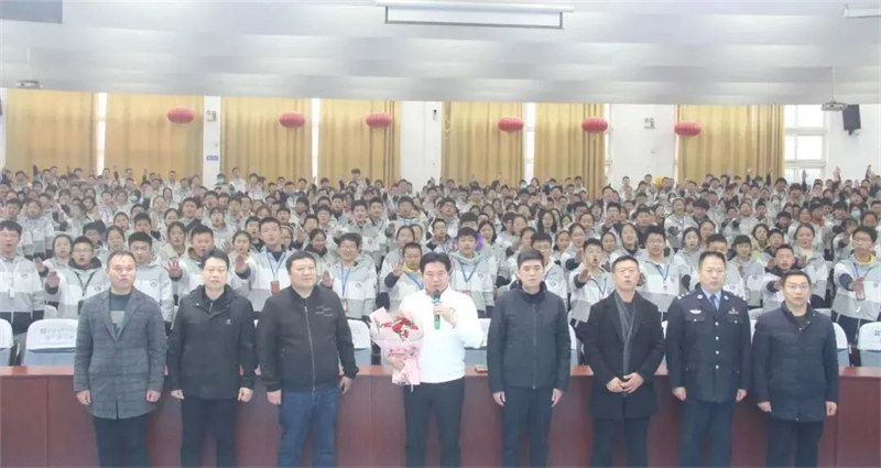 中国禁毒爱心形象大使戴文军走进淮外开展禁毒宣传教育活动