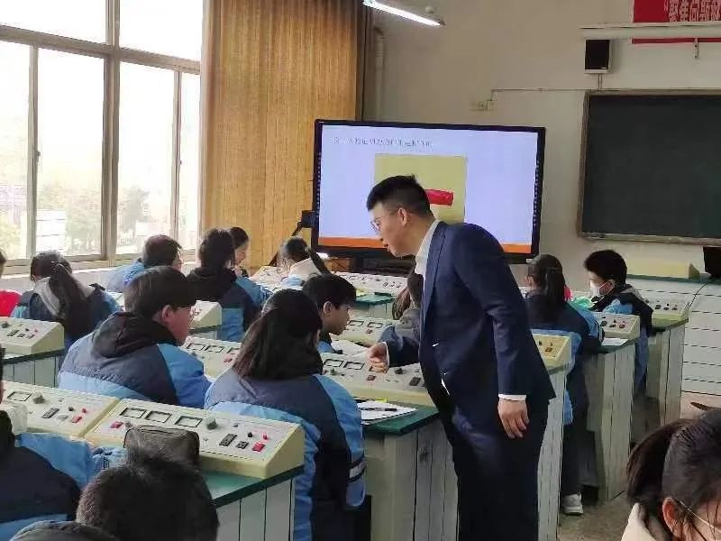 淮外三位老师献课市“广教研 五韵融学课堂”