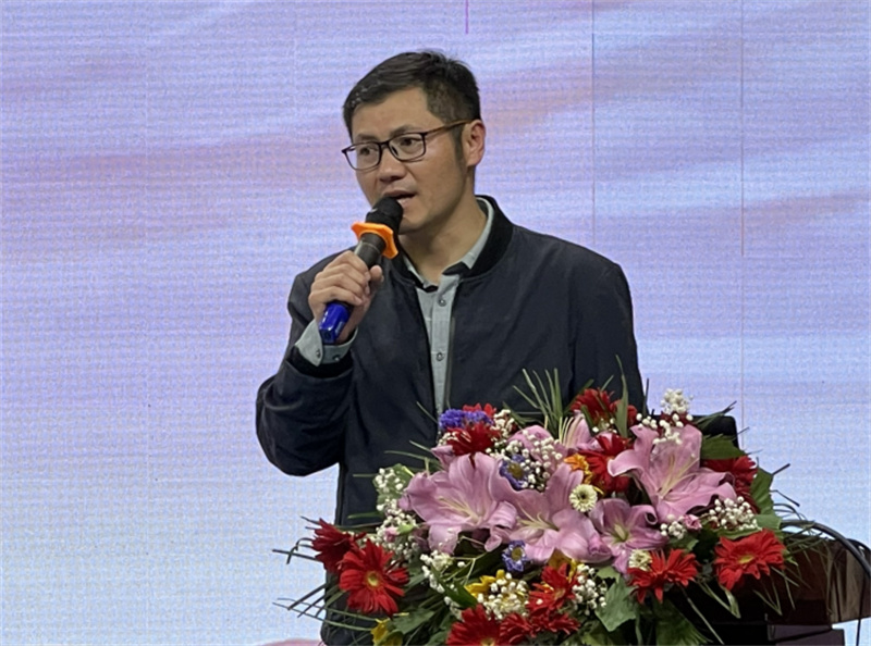 奋楫笃行,追光逐梦