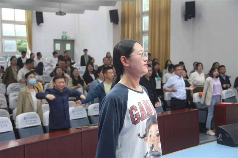 淮外召开2022-2023学年第八期教职工研修会