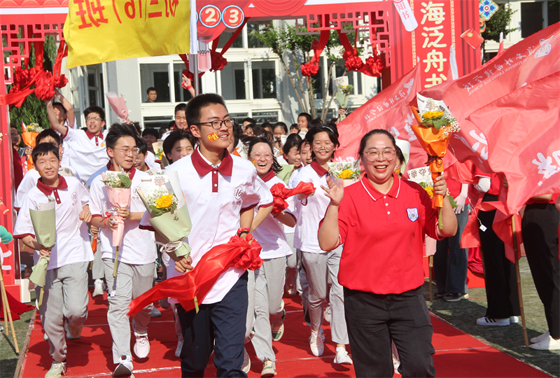 “快乐奔跑”演绎绚烂青春,“赢在中考”激发学子豪情