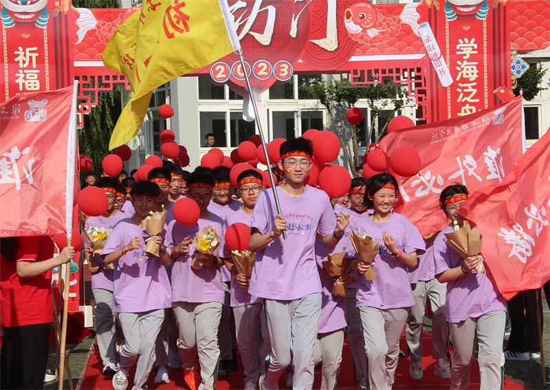 “快乐奔跑”演绎绚烂青春,“赢在中考”激发学子豪情
