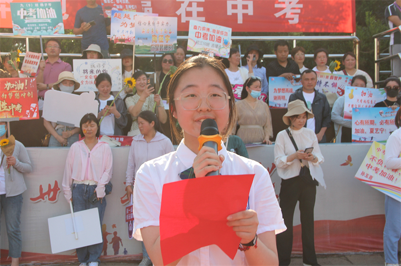 “快乐奔跑”演绎绚烂青春,“赢在中考”激发学子豪情