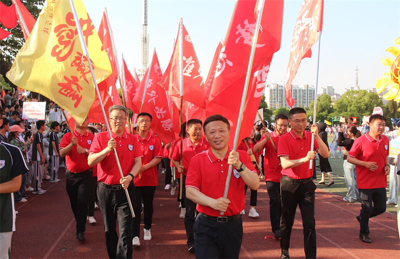 “快乐奔跑”演绎绚烂青春,“赢在中考”激发学子豪情