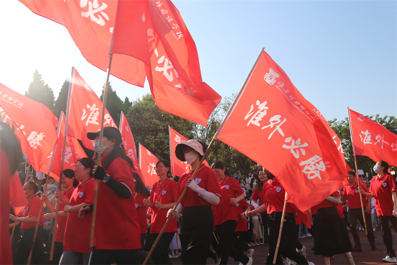 “快乐奔跑”演绎绚烂青春,“赢在中考”激发学子豪情