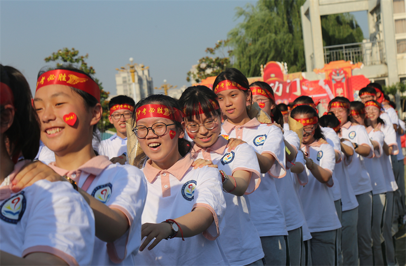 “快乐奔跑”演绎绚烂青春,“赢在中考”激发学子豪情